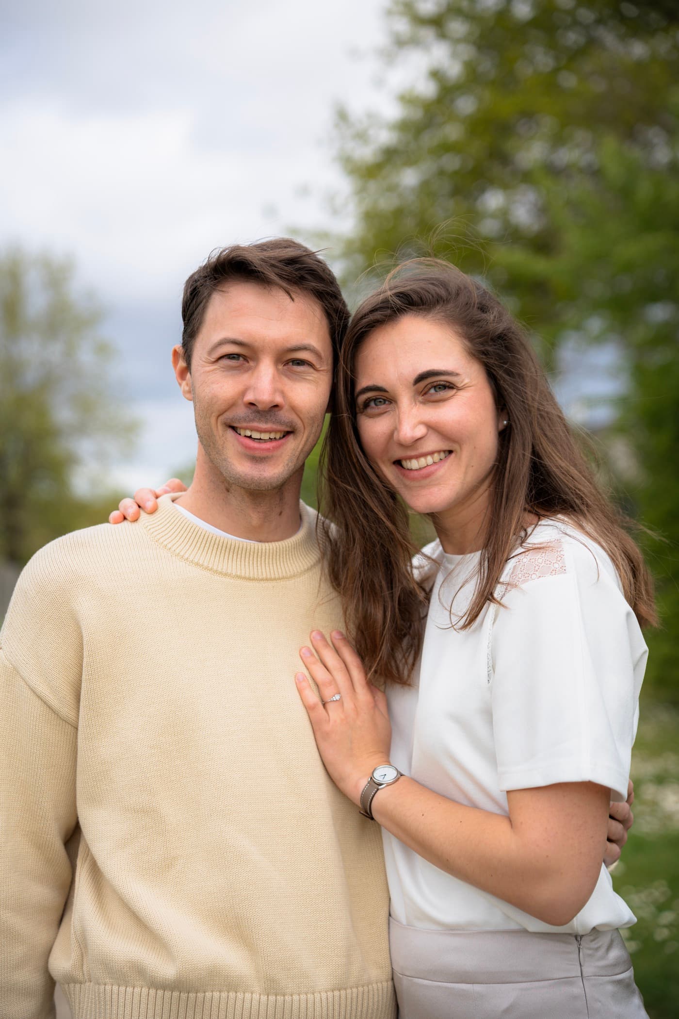Chloé et Meïdy, cofondateurs de MyWedding Planner, photographiés en extérieur